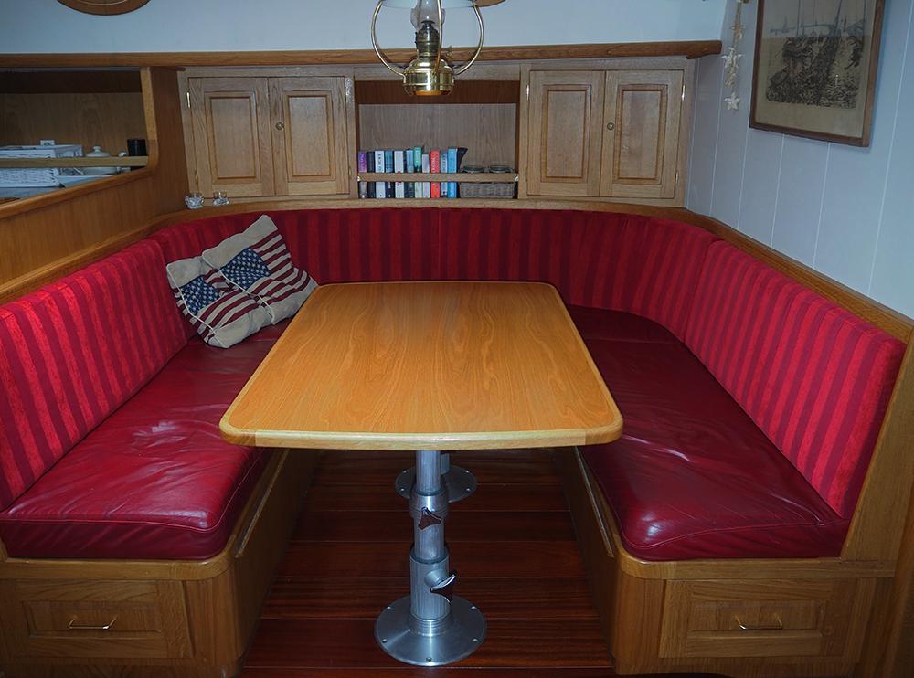 Saloon, Accommodation